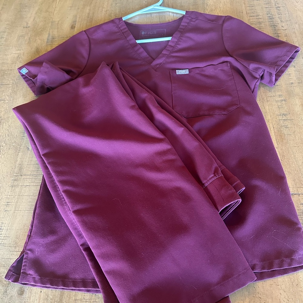Figs Women's Scrub Set in Maroon